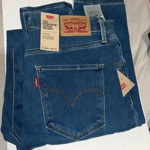 BRAND NEW W/ tags. Medium wash levi 720 super skinny jeans
